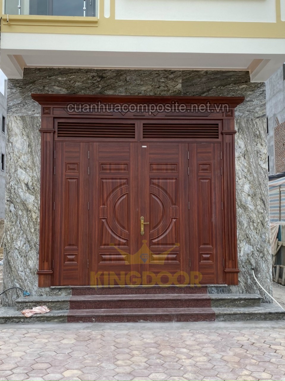 mẫu cửa thép vân gỗ đẹp dành cho cửa chính