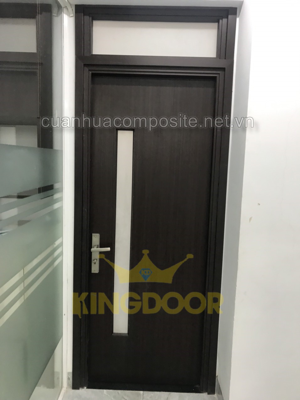 Mẫu cửa nhựa composite - giá cửa nhựa composite có ô kính